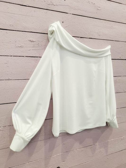 Please fashion off-shoulder blouse