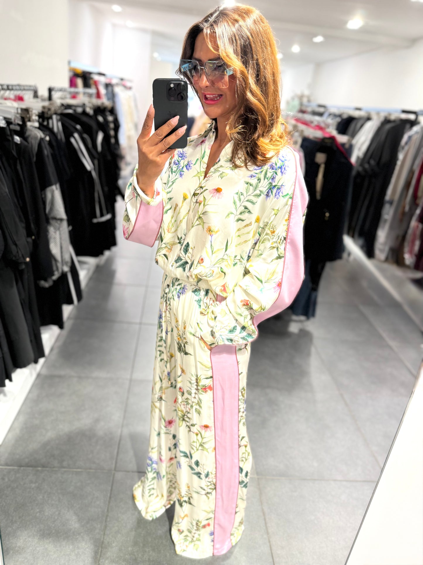 Motel pants spring flowers