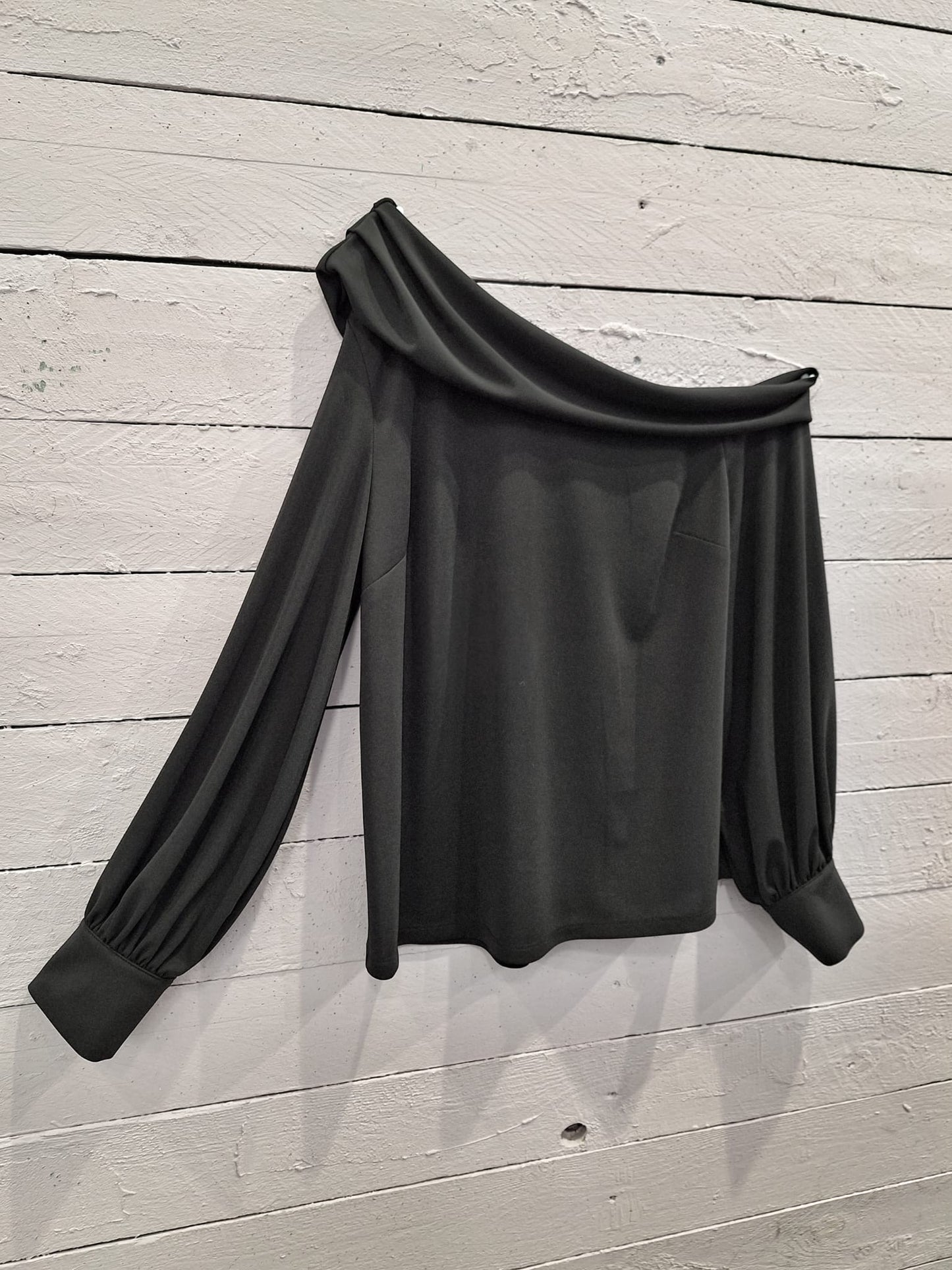 Please fashion offshoulder blouse