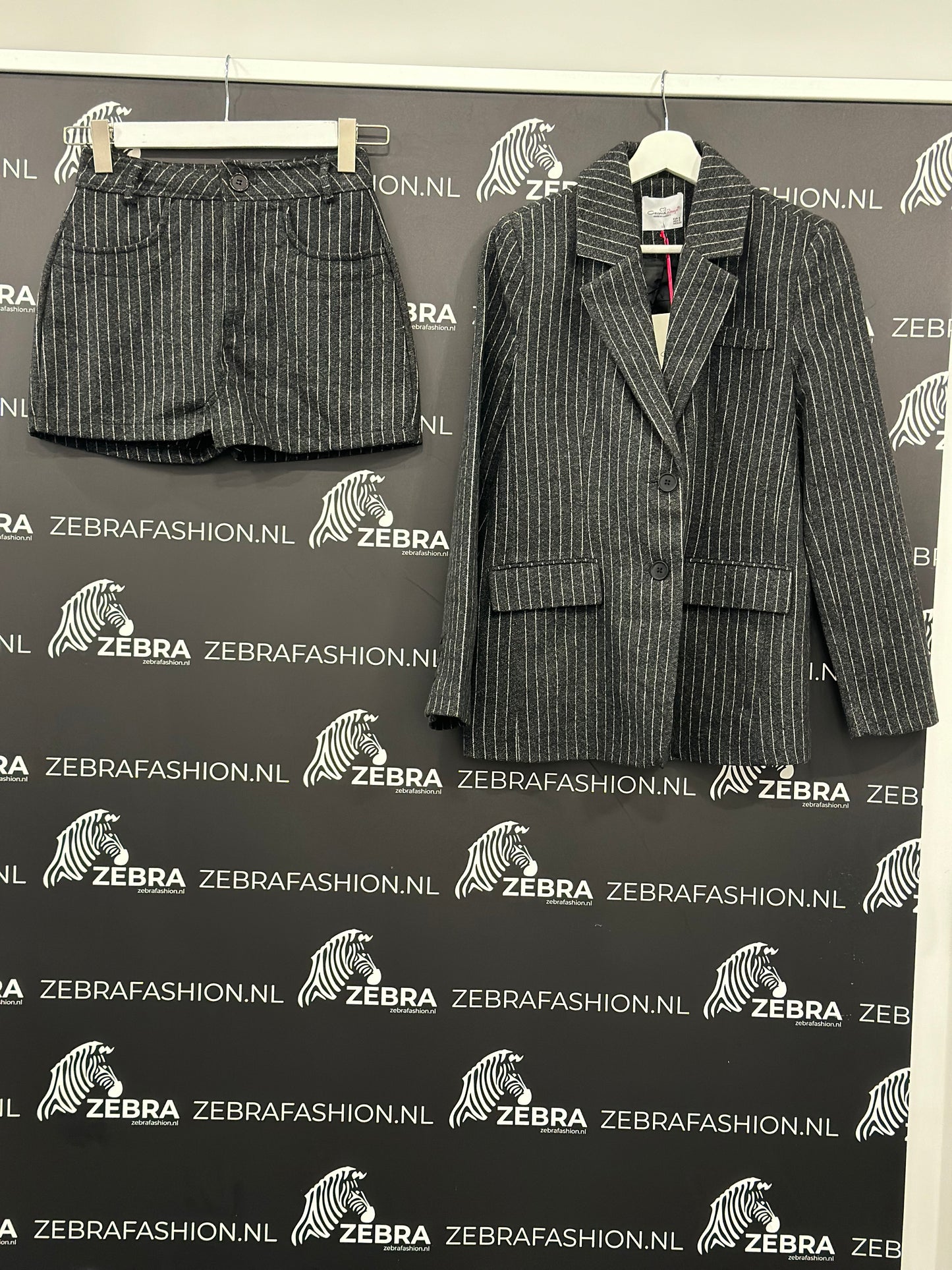 Quzu short grey stripe