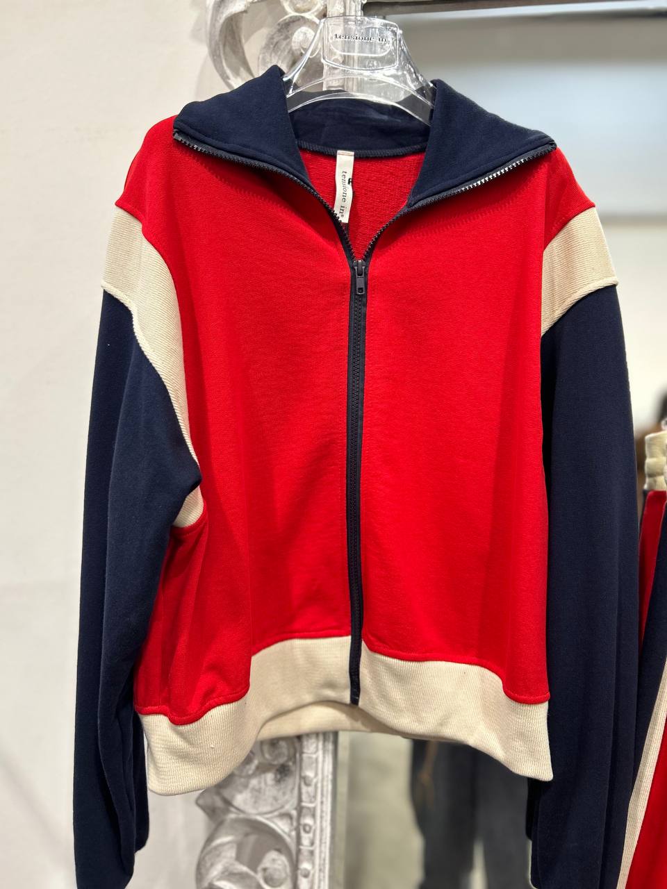 Tensione in jogging set