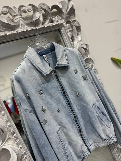 Tensione in jeans bomber