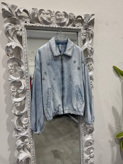Tensione in jeans bomber