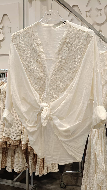 Tensione in blouse latte
